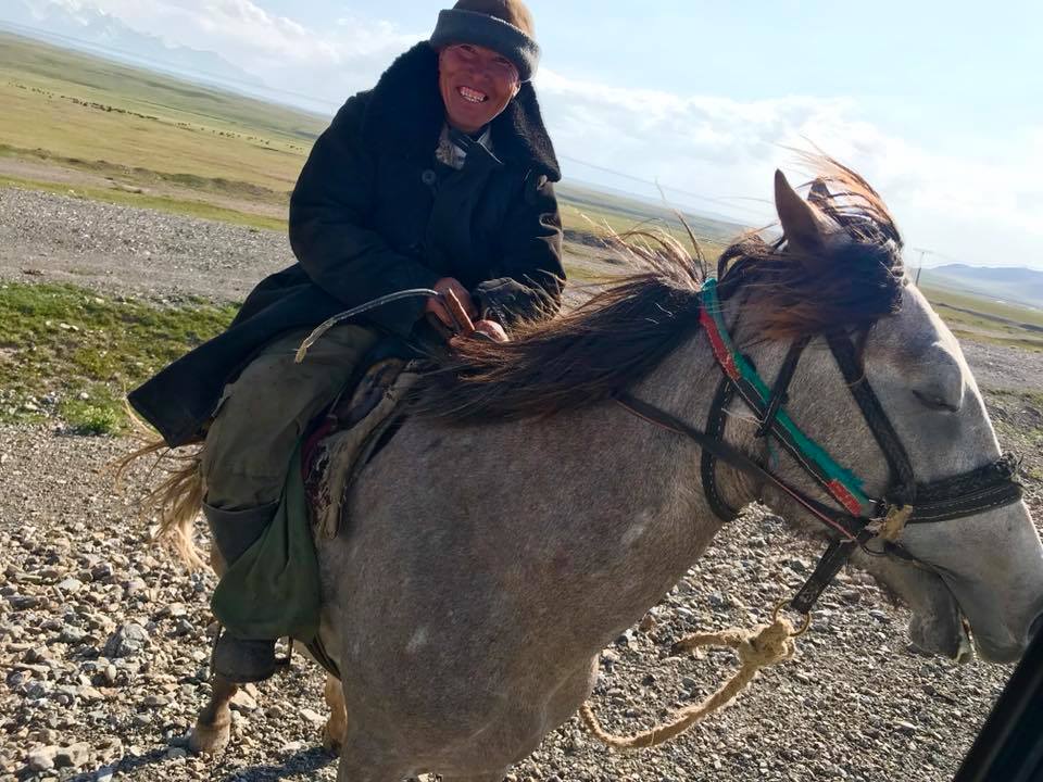 kirgiz na koniu